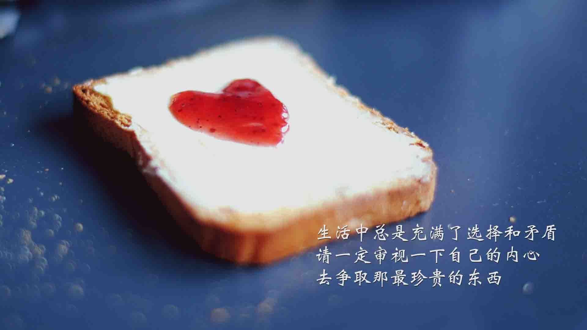 场上气氛火爆:观众席座无虚席,助威声震天!,场上观众是什么意思