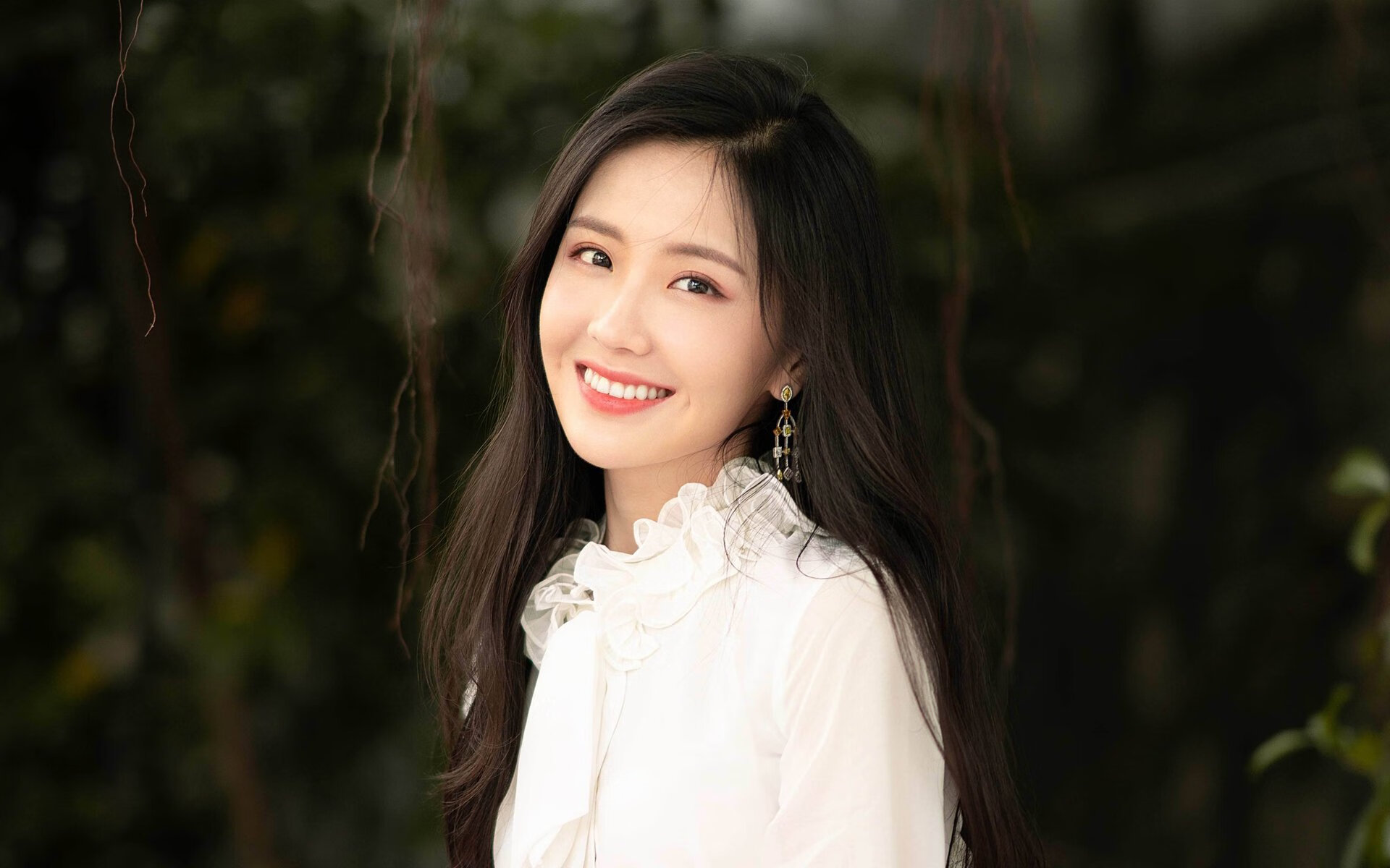 现代舞八打球赛,挥洒汗水与青春活力,现代舞八人舞蹈视频