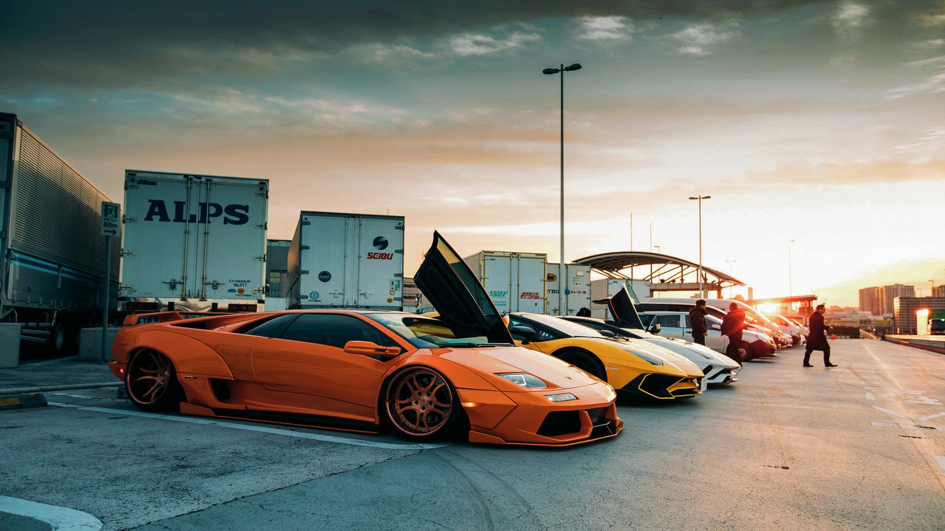 特色赛道：探秘火山、沙漠、城市奇观，火山景区