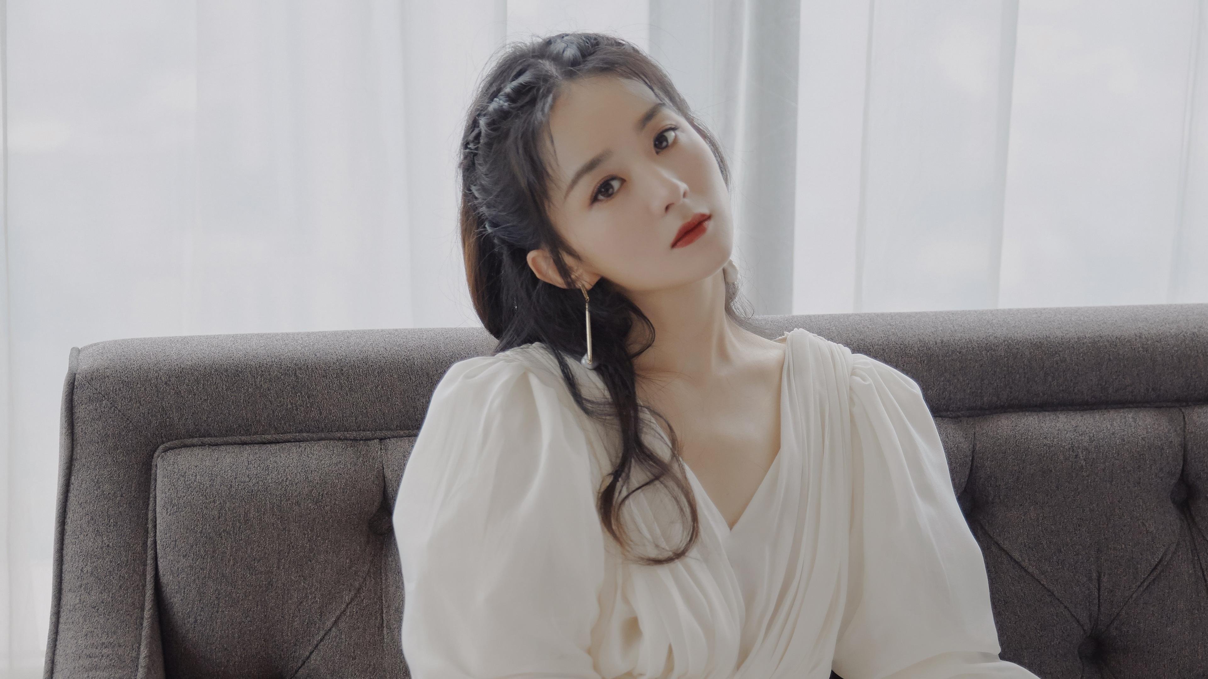 荷兰骑手 Stephane Hazeleger 在巴黎奥运会三项赛中获得第十名,展现坚韧精神。