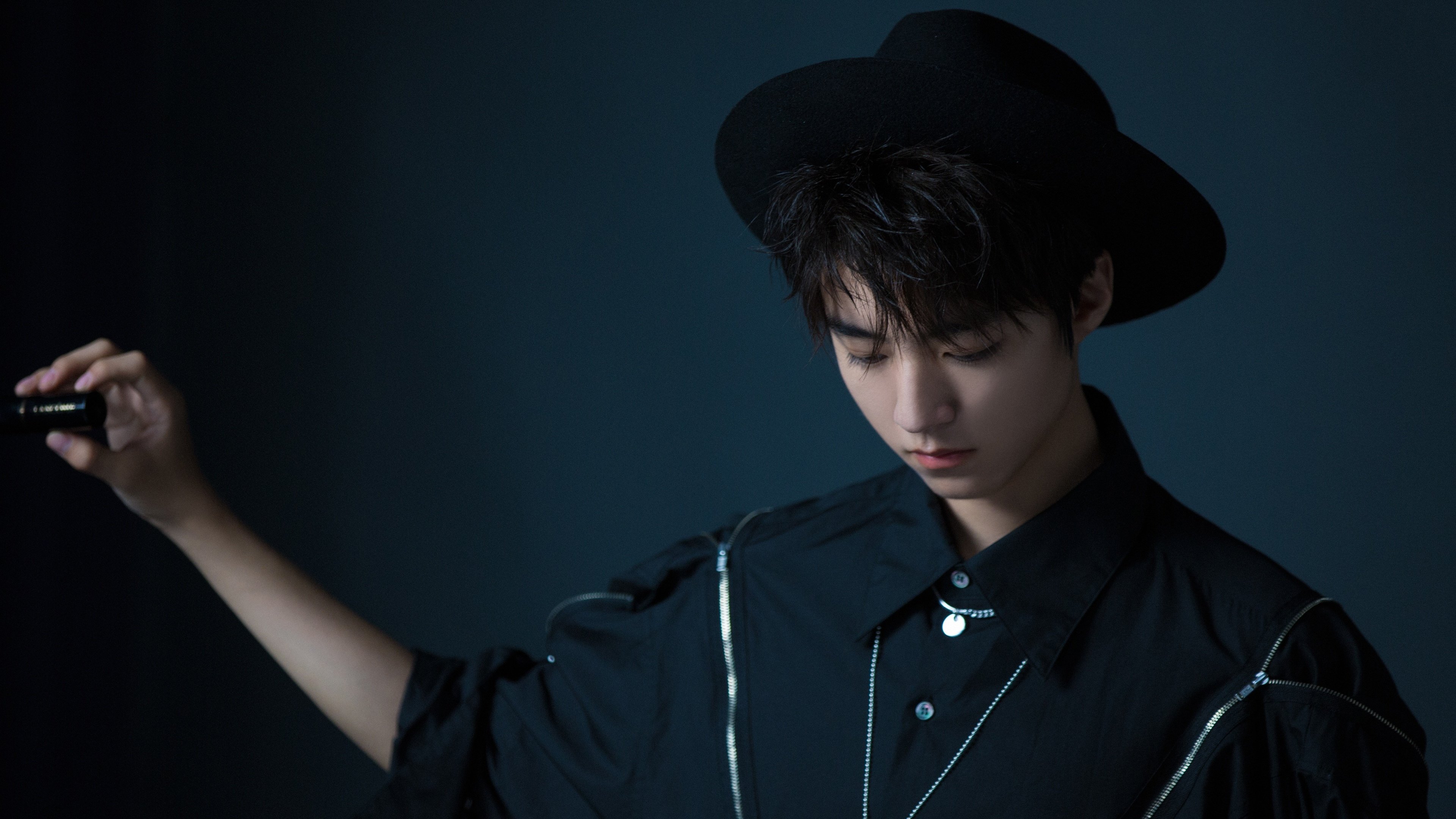 塞内加尔男篮在非洲锦标赛中硬碰硬，奋勇争夺冠军